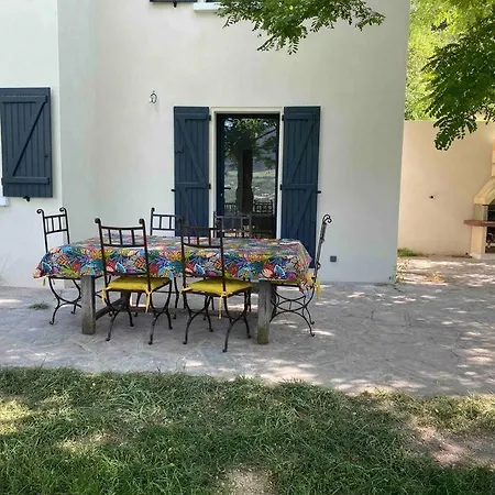 בית נופש Maison Les Acacias מילאו